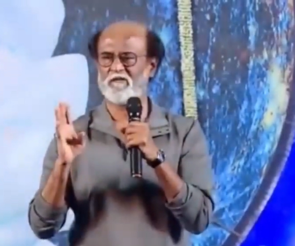 Netizens trolling for Rajinikanth fall on Yogi adityanath feet?