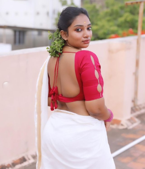 Onam Special: Suryaprabha glamorous dance in Kerala saree seducing fans 