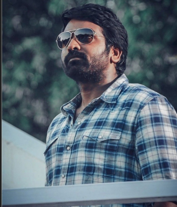 Vijay Sethupathi: Makkal Selvan Vijay Sethupathi Celebrates Onam With His Son and Daughter Vijay Sethupathi: Makkal Selvan Vijay Sethupathi Celebrates Onam With His Son and Daughter