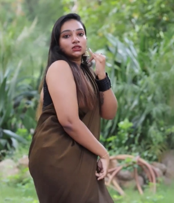 Suriya Prabha mixes Kaavaala plus Oo Solriya songs and give a steamy dance Suriya Prabha mixes Kaavaala plus Oo Solriya songs and give a steamy dance