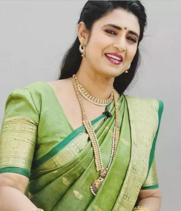 minister duraimurugan asked who is ajith, actress Kasthuri replied on Twitter