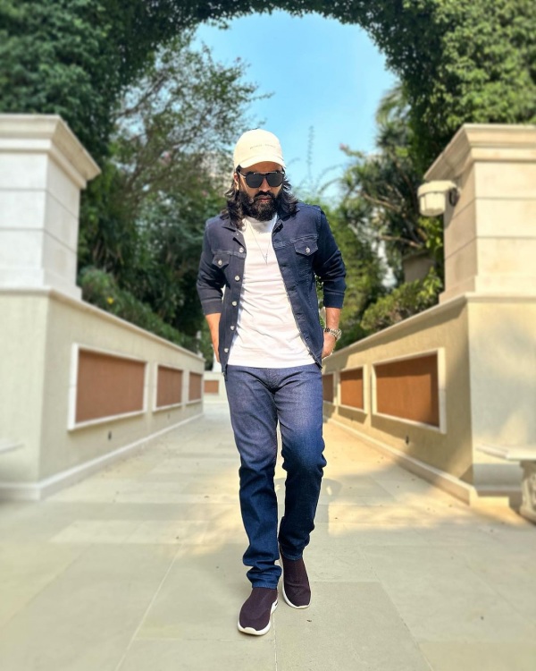Actor Simbu shares his latest clicks in Instagram 