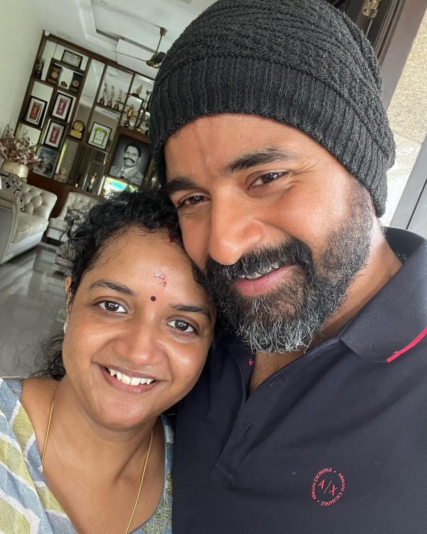 Sivakarthikeyan celebrates 13th year wedding anniversary and shares a romantic pic