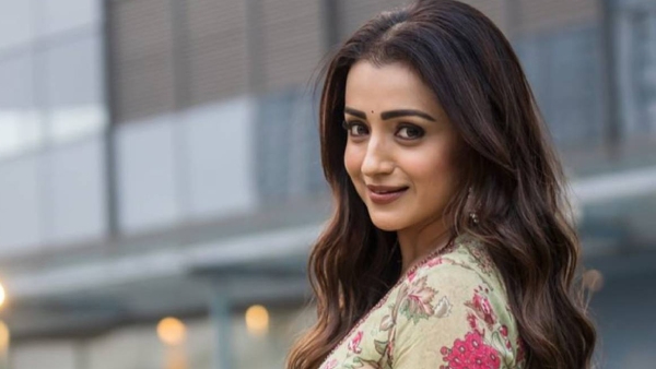 Actress Meera Mithun has said that a famous actor touched Trisha in Shooting Spot Actress Meera Mithun has said that a famous actor touched Trisha in Shooting Spot