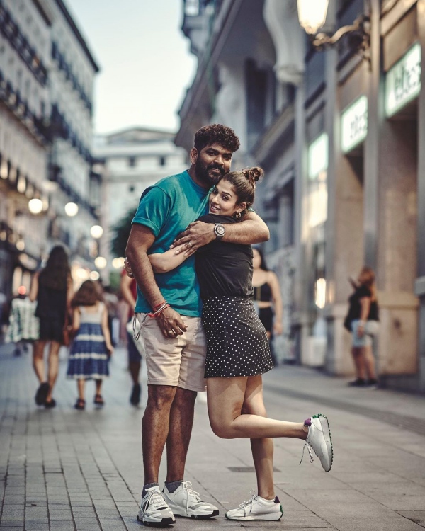 Director Vignesh shivan shared new post in Instagram with his wife Nayanthara