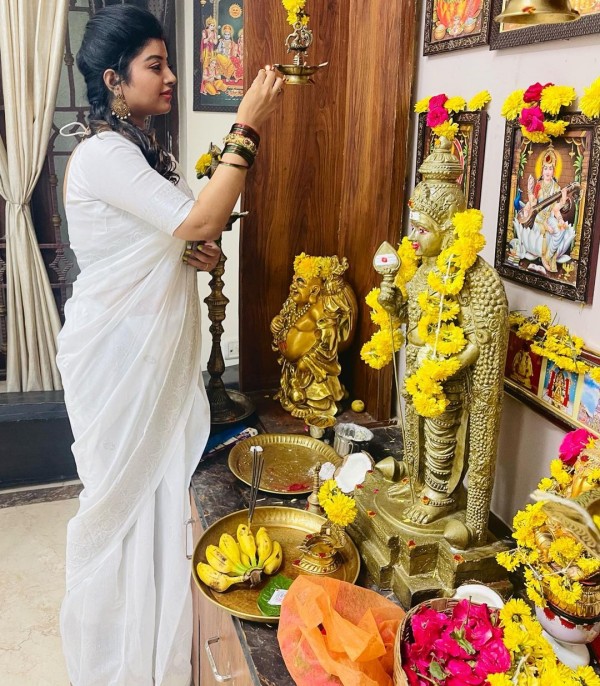 VJ Mahalakshmi shares Pooja room photos and send Independence day wishes VJ Mahalakshmi shares Pooja room photos and send Independence day wishes