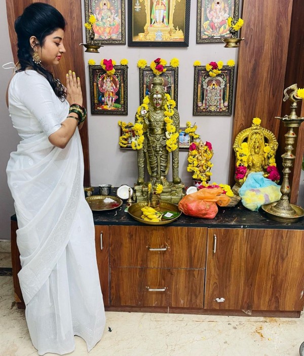 VJ Mahalakshmi shares Pooja room photos and send Independence day wishes VJ Mahalakshmi shares Pooja room photos and send Independence day wishes