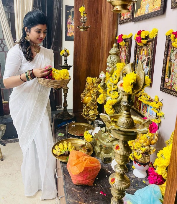 VJ Mahalakshmi shares Pooja room photos and send Independence day wishes VJ Mahalakshmi shares Pooja room photos and send Independence day wishes
