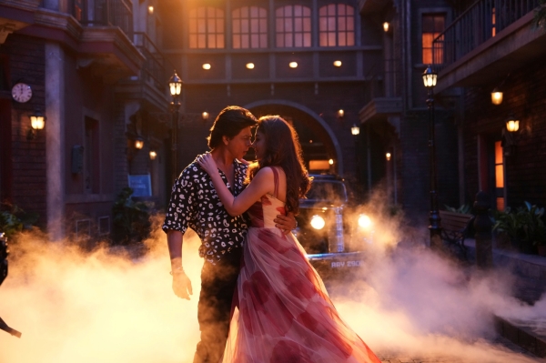 Hayyoda Song BringsBack Romantic SRK 