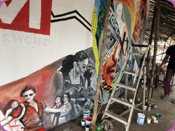 Artwork done on Walls of Shahrukh Khan’s House 