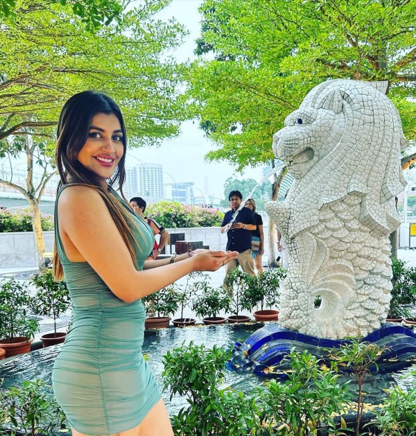 Bigg Boss fame Yashika Anand stunning photos 