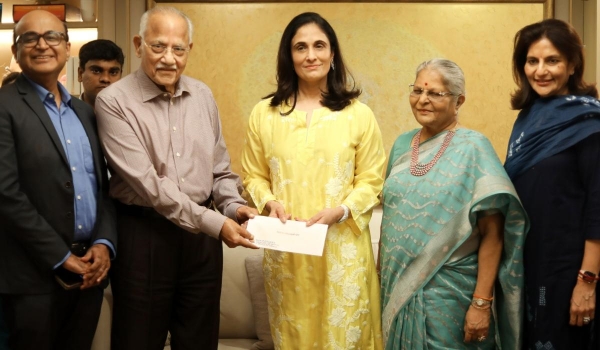 Kavery Kalanithi handed over a cheque for Rs.1 Crore to Dr. Prathap Reddy Chairman Apollo Hospitals
