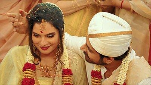 Santhanam Kick movie actress Tanya Hope tensed after hearing Lip enlarging trolls