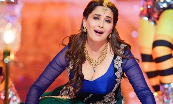 Madhuri Dixit refuse to act with only Bra for Amitabh Bachchan movie revealed by Director Tinu Anand