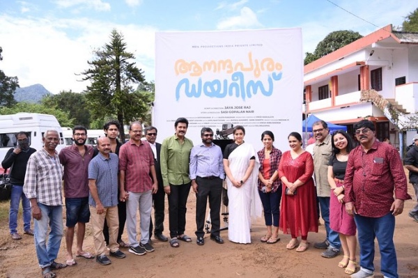 Meena celebrates her 47th birthday today and she starts her new Malayalam movie Meena celebrates her 47th birthday today and she starts her new Malayalam movie