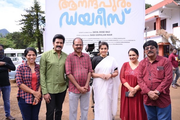 Meena celebrates her 47th birthday today and she starts her new Malayalam movie Meena celebrates her 47th birthday today and she starts her new Malayalam movie