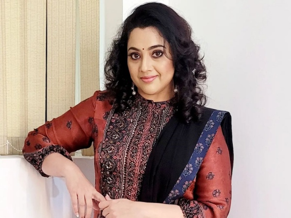 Meena celebrates her 47th birthday today and she starts her new Malayalam movie Meena celebrates her 47th birthday today and she starts her new Malayalam movie