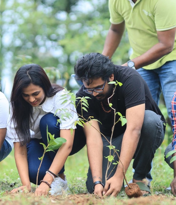 Big Boss fame actress Ramya Pandian planted 143 trees
