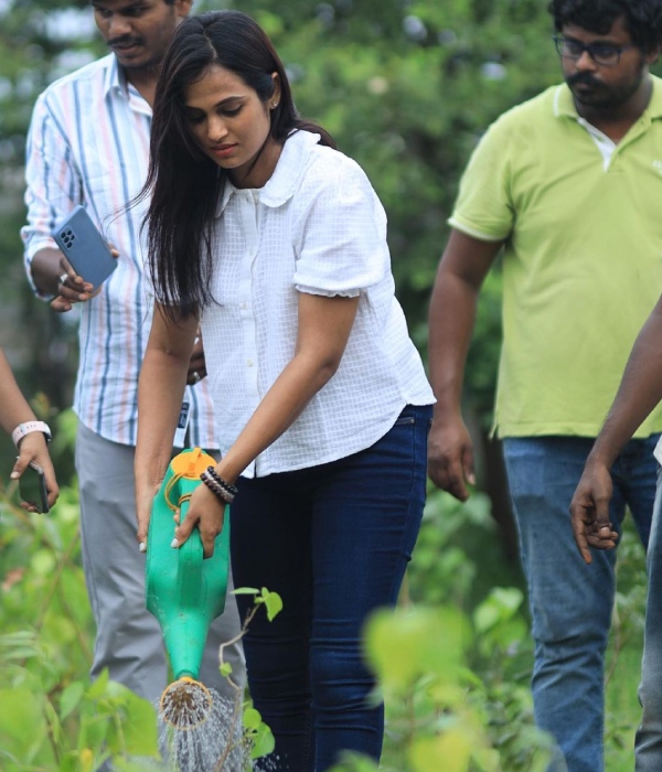 Big Boss fame actress Ramya Pandian planted 143 trees