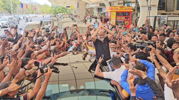  Rajini: Rajinikanth meeting his fans at the Coimbatore airport is trending