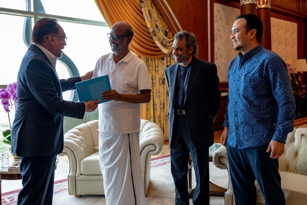 Super star rajinikanth met malaysia prime minister 