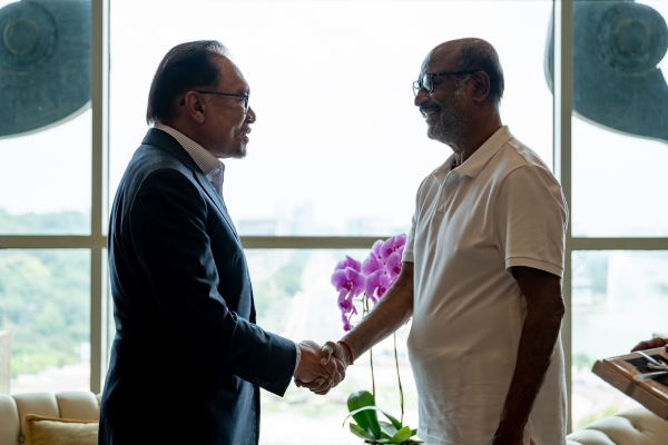 Super star rajinikanth met malaysia prime minister 