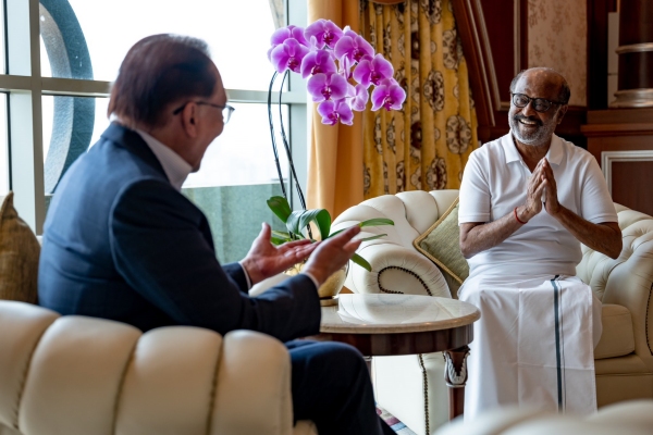Super star rajinikanth met malaysia prime minister 