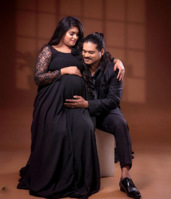 Vijay Tv Pugazh wife gets pregnant and he shares the happy message with a lovely pic