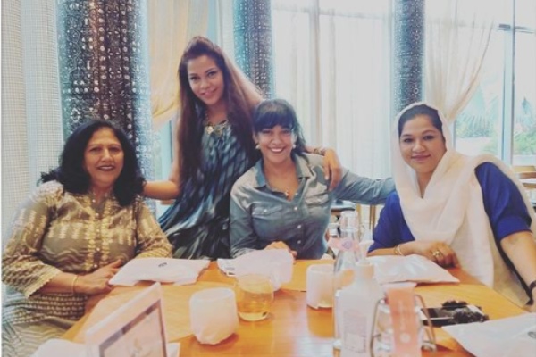 Daddy Mummy Veetil Illa song actress Zabyn Khan latest photos trending