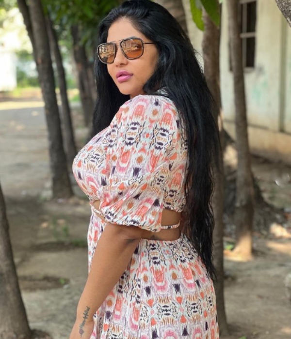 Tamil cinema actress Reshma Pasupuleti latest pics