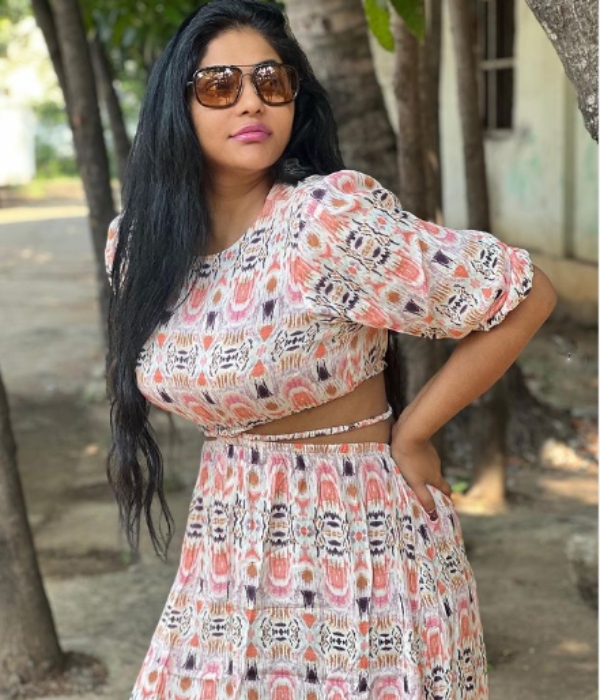 Tamil cinema actress Reshma Pasupuleti latest pics