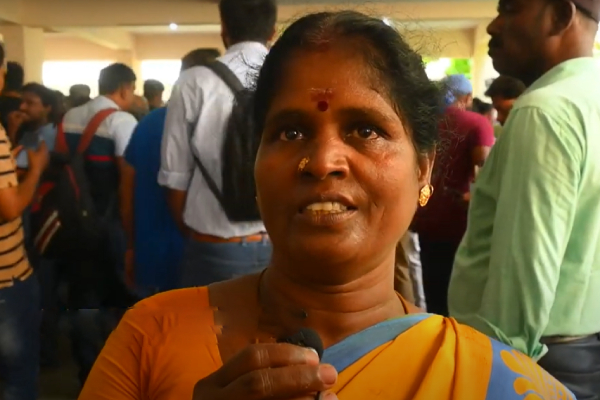 The maid cries over actor Marimuthus death