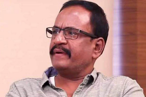 The maid cries over actor Marimuthus death