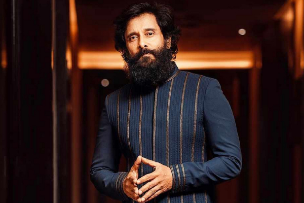 Blue Sattai Maran Criticized Actor Chiyaan Vikram For Ponniyin Selvan 2 Movie 