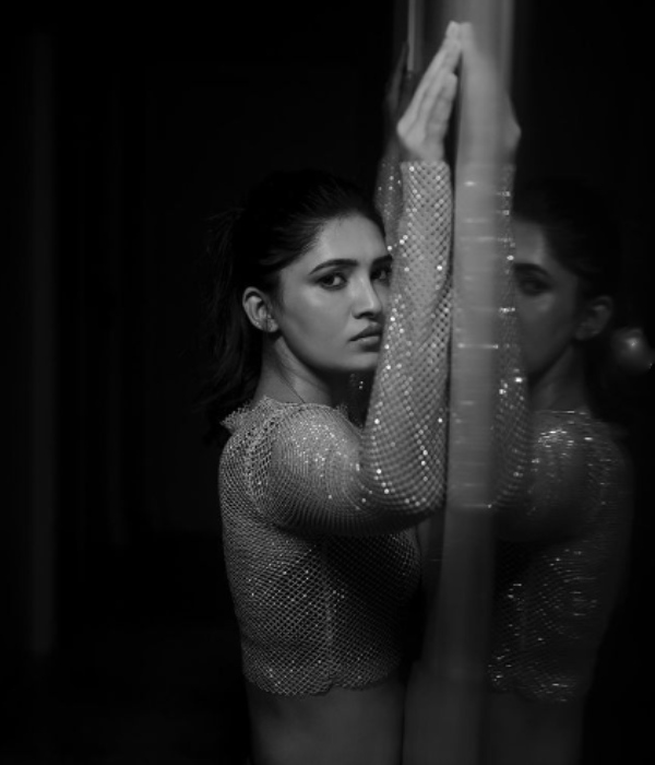 actress vani bhojan stunning photoshoot trending on socialmedia 