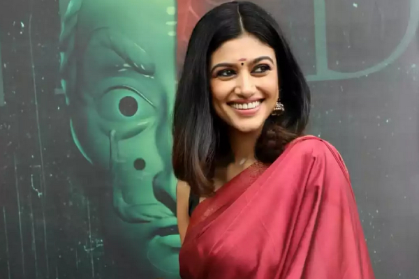 Actress Oviya Talks about Sex Education and Prostitution 