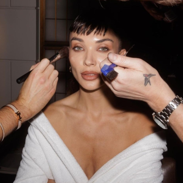 Actress Amy jacksons latest hairstyle makes fans shocking