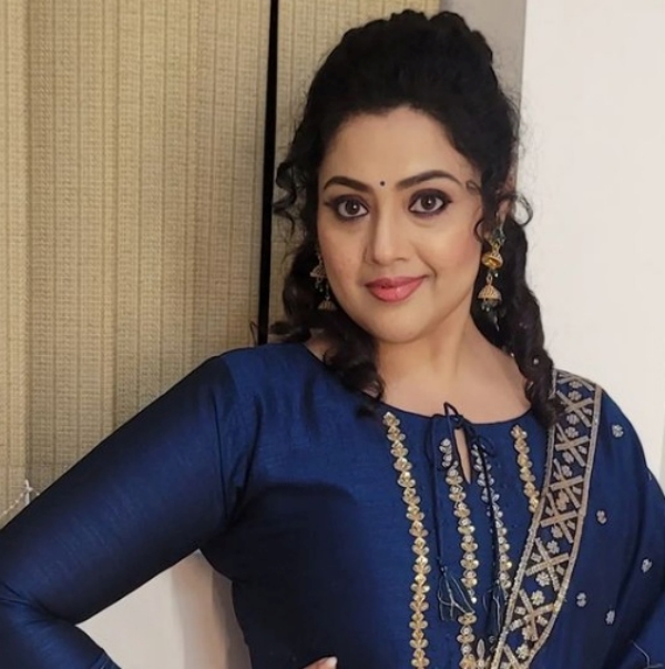 Do you know actress Meenas Total net worth