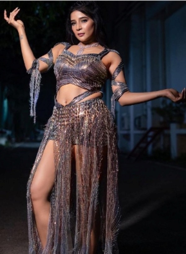 actress sakshi agarwal latest instagram post 12-09-2023