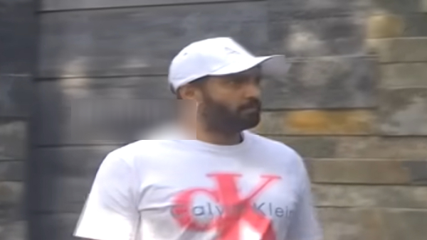 Santhanam visits Vijay Antony house after heard about Meera Antony demise Santhanam visits Vijay Antony house after heard about Meera Antony demise