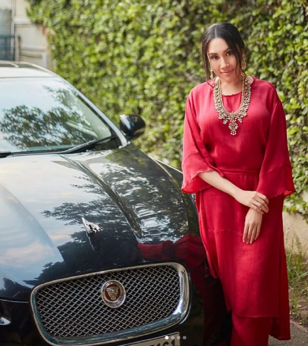 Veteran actor Sathyarajs daughter Divya has voiced her criticism against the actress Kasthuri Veteran actor Sathyarajs daughter Divya has voiced her criticism against the actress Kasthuri