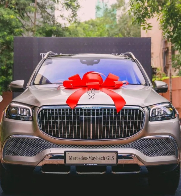 Taapsee Pannu: Taapsee Pannu purchases a brand new Mercedes Maybach GLS SUV worth Rs. 2.92 cr Taapsee Pannu: Taapsee Pannu purchases a brand new Mercedes Maybach GLS SUV worth Rs. 2.92 cr