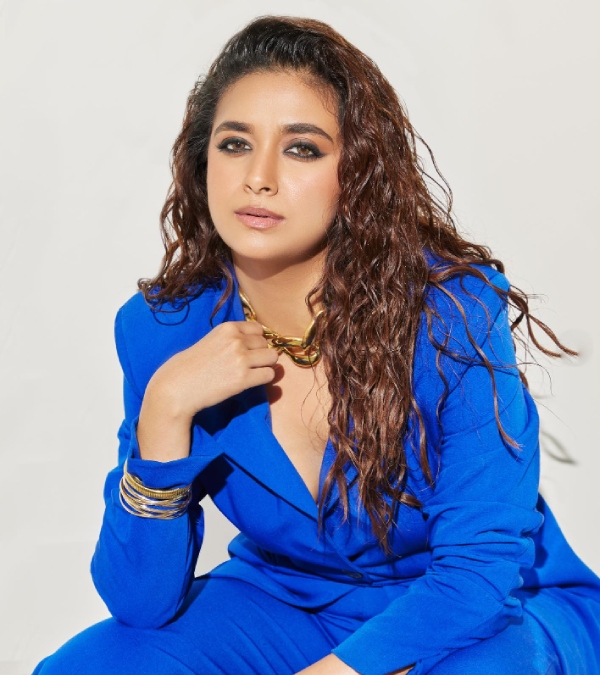 Actress Keerthy suresh stunning beautiful photoshoot