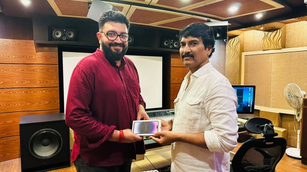 Director present Iphone to Siddhart Vipin 