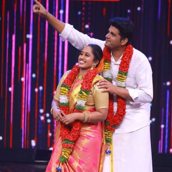 Bigg Boss Thamarai builts new house and invites fans and friends for inauguration