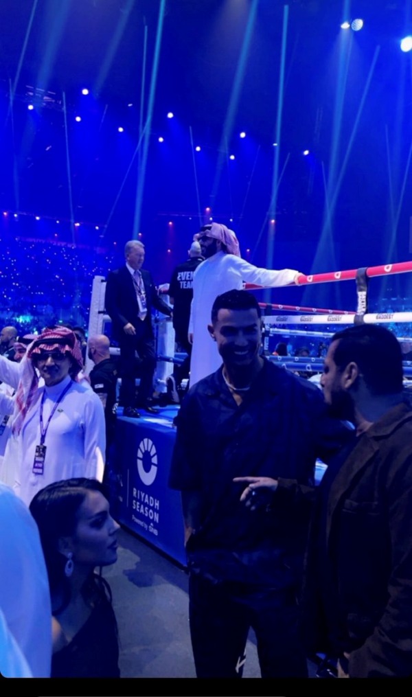 Cristiano Ronaldo not ignored Bollywood actor Salman khan in boxing event it seems