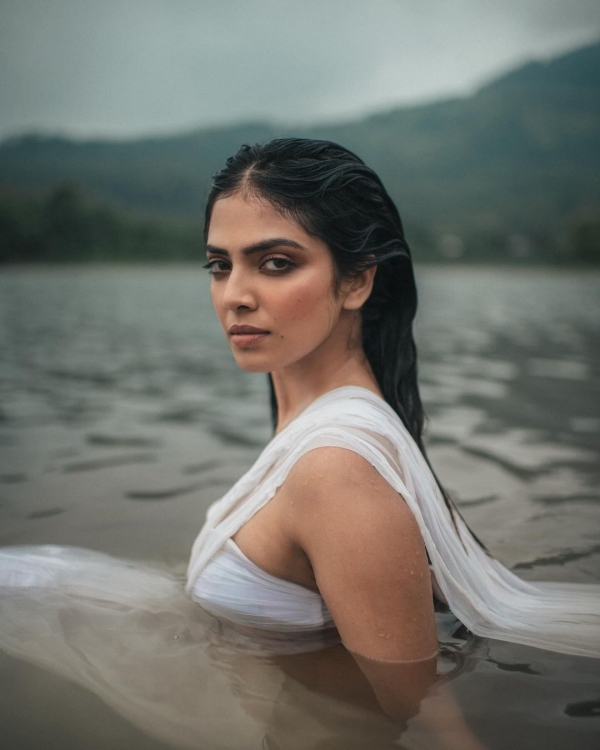Actress Malavika Mohanan beautiful photos trending on internet