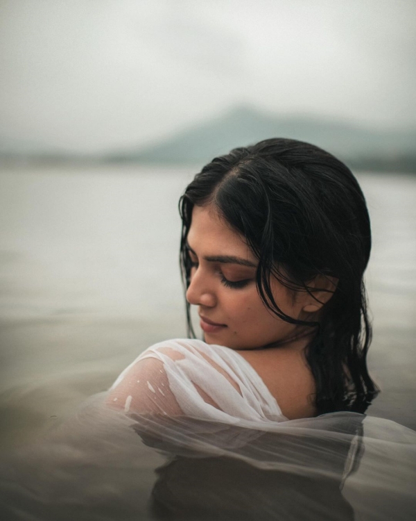 Actress Malavika Mohanan beautiful photos trending on internet