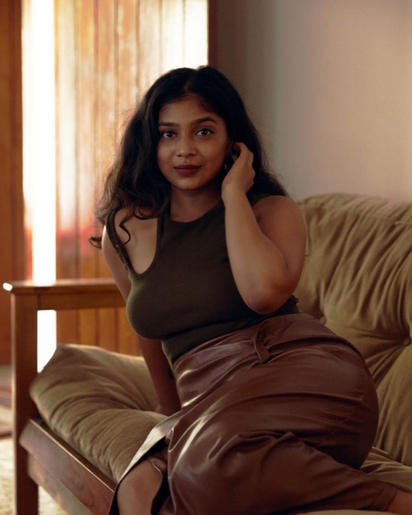 vj parvathy shared instagram pics trending on social media