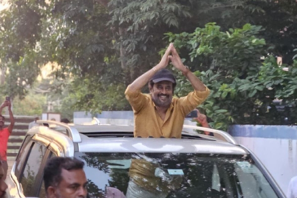  Rajini: Superstar Rajini meets fans in Thiruvananthapuram
